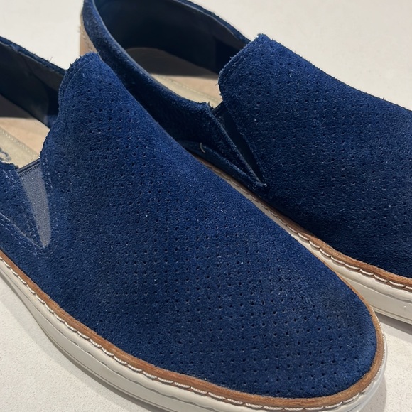 UGG SLIP ON LOAFERS NAVY BLUE SUEDE - Picture 6 of 8